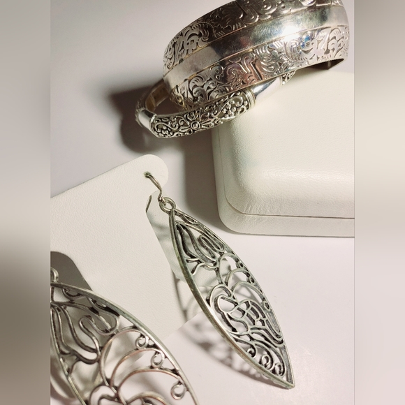 🕳️ Silver-Accent Jewellry Set - Picture 5 of 15